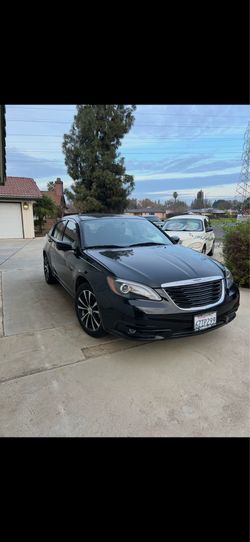 Chrysler 200 very clean