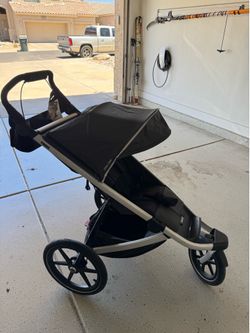 Thule Urban Glide 2 Jogger stroller with Bassinet