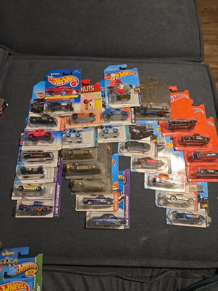 Lot Of 27 Hot Wheels