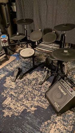 Roland TD-11 E-kit Drumset w/ PM-10 monitor