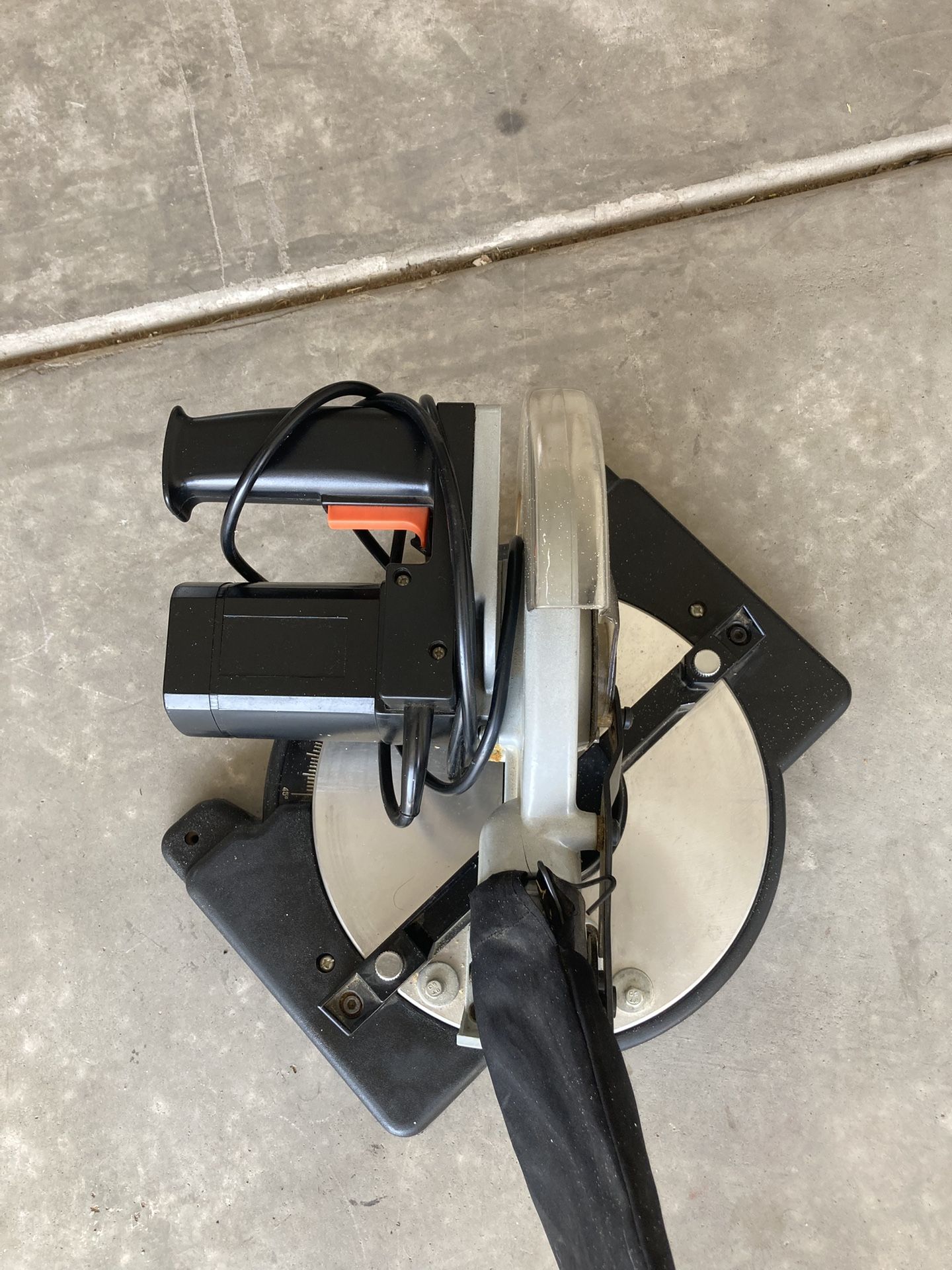 Craftsman Corded Miter Saw with angled cuts capability, and trim work. It works great