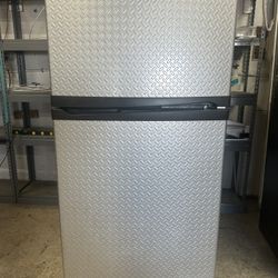 Gladiator Whirlpool, 21.0 cu. ft. Freezerator Convertible Freezer/Refrigerator Can be converted to be all freezer Can deliver Retail price $1500