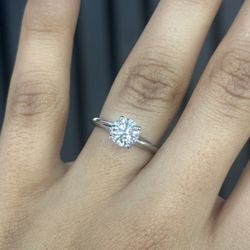Solitary Round Diamond Engagement Ring 