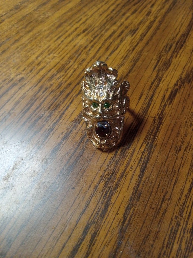 Gold Kings Head Ring