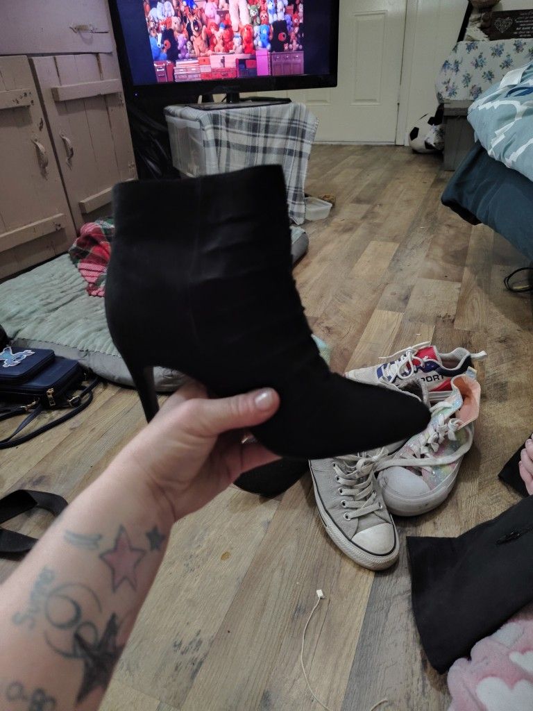 Black Sauce Leather High Heels