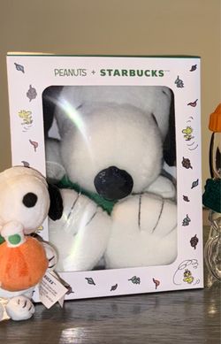 Starbucks x Peanuts collection Snoopy Plush