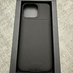 Mophie iPhone 15 pro max charging case