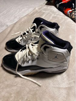 Size 6  boys or size 8 women’s