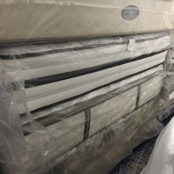 Stearns and Foster Simmons Beautyrest recharge model out of is with Box Springs. 400 Each