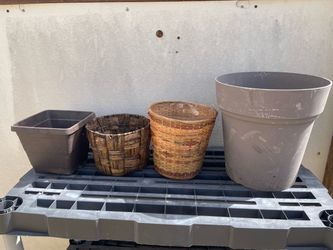 Lot of 4 plant 🪴 pots