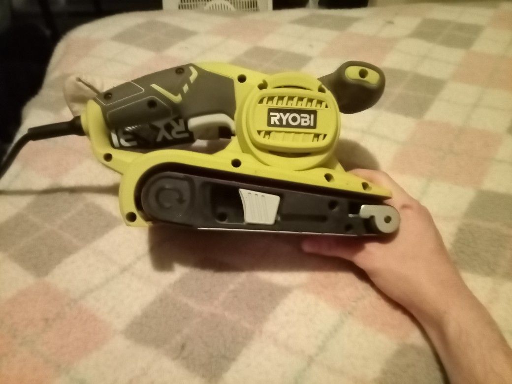 Ryobi ZRBE319 6-Amp 3 in. x 18 in.
