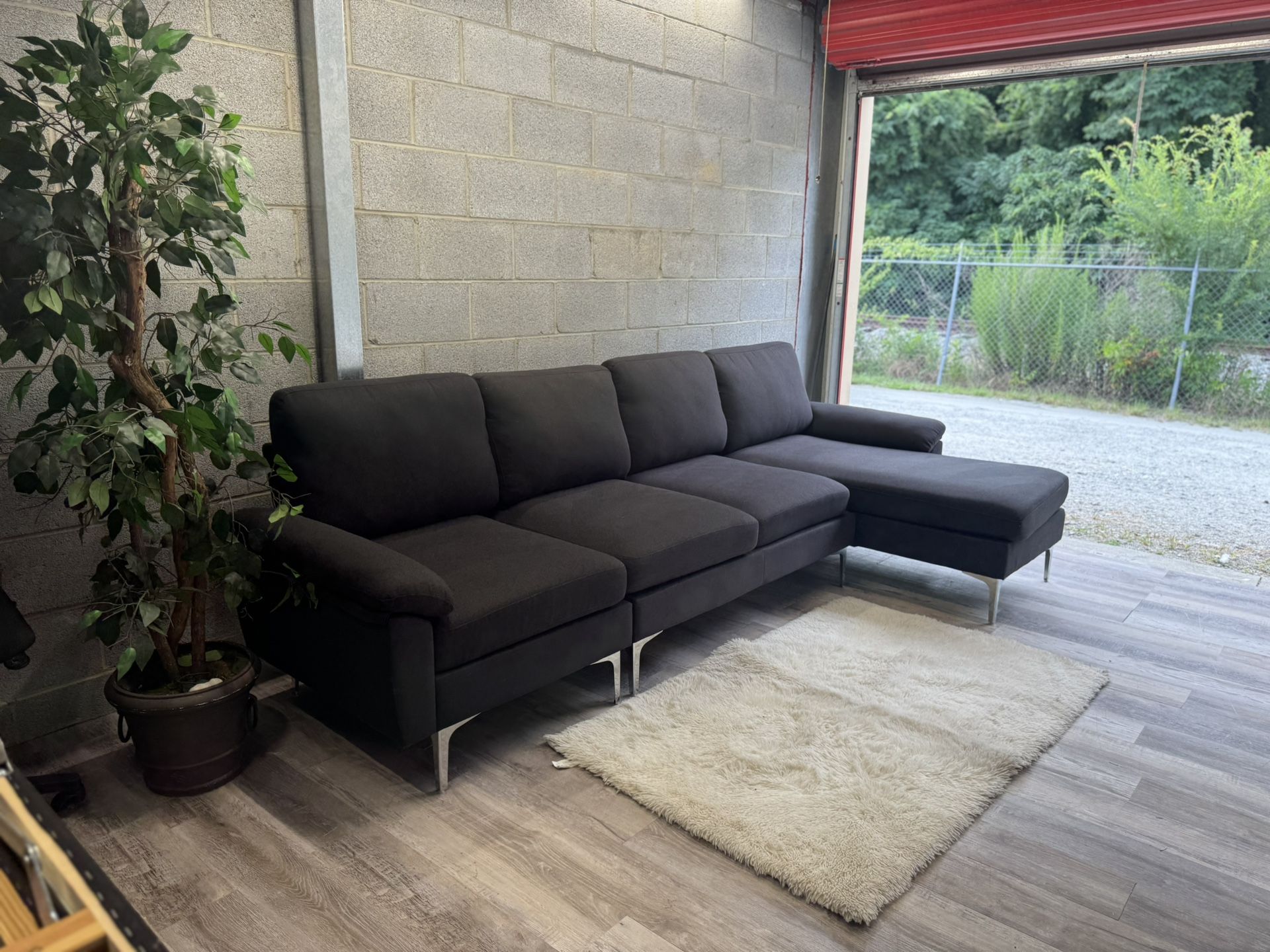 (Delivery) Black Sectional Sofa / Couch With Reversible Chaise