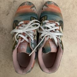 Women’s 7.5 Adidas $1 ($5 Minimum purchase to meet up)