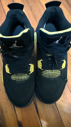 Air Jordan 4 retro thunder Size 10.5