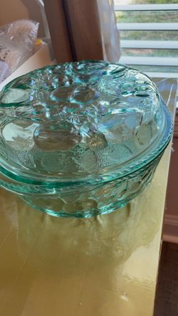 Vintage Libbey green glass baking dish/casserole (Orchard Fruit pattern), 3-quart capacity (approx. 2.8 liters), with lid. I accept cash or Cash App.