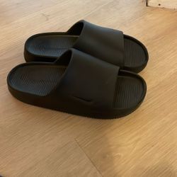 Nike Calm Slides
