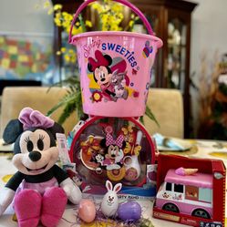 Minnie Mouse Easter basket!!! 