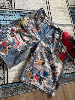 Men jorts size 38 new haven’t been worn still has tags ( has buttons w pins on the jorts)