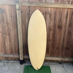 EC surfboard 5’4” 29L