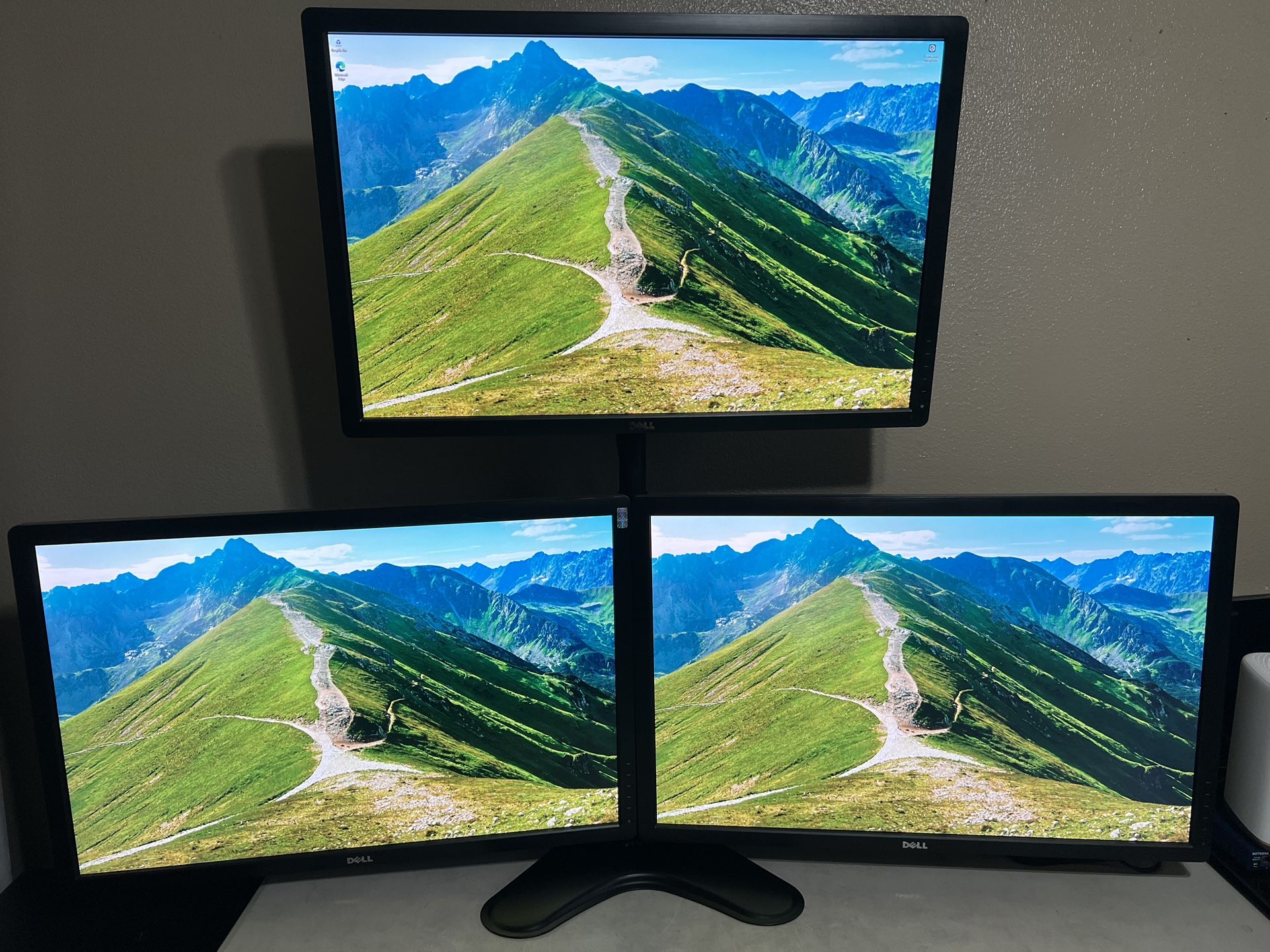 (3) DELL 30” 2K DAISY-CHAIN/MONITORS/IPS/ULTRASHARP/2560x1600/USB/HEIGHT ADJUST/MOUNT/HDMI/LED/STAND