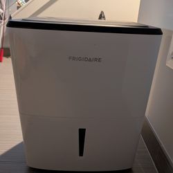 Dehumidifier (Frigidaire FFAD2233W1)