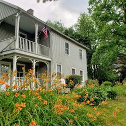 3.5 Bedroom 1 Bath House With Great Yard 