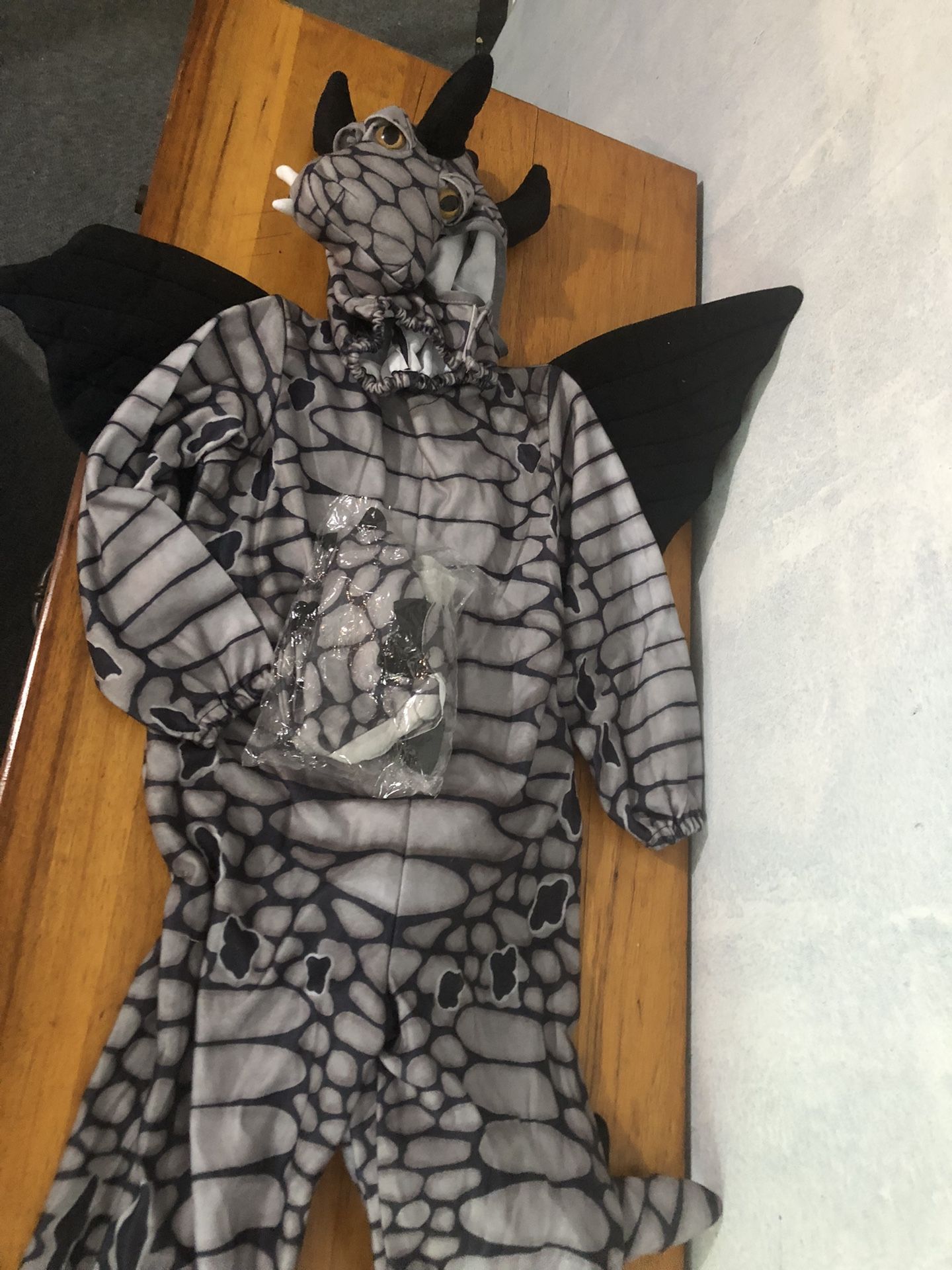 Dragon Halloween costume size 4-6 Kids