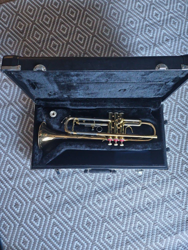 Jupiter Trumpet With Case And Mouthpiece JTR606MR