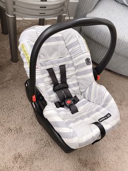 Brand New Infant Car Seat Graco SnugRide 30 and Base - Manufactured in Dec. 2019