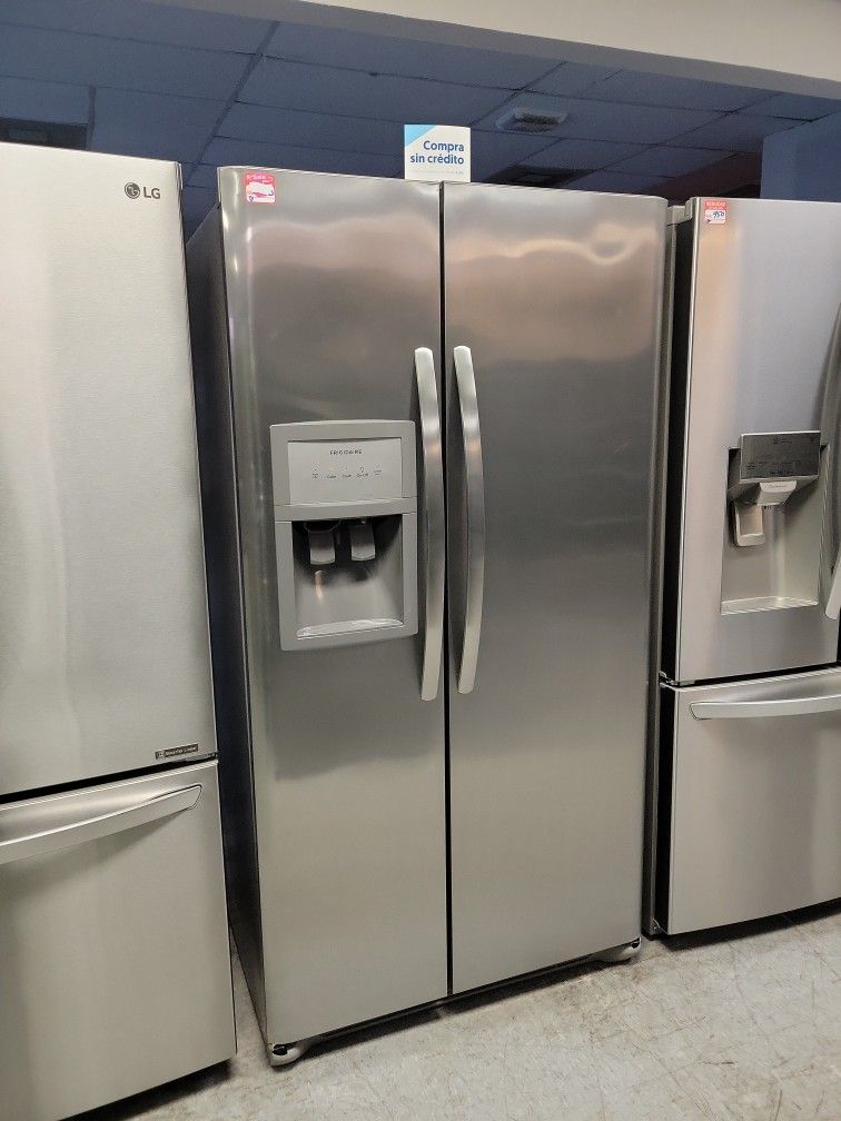 Refrigerator in excellent condition!