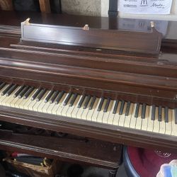 Free Antique Wurlitzer Piano