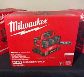 Milwaukee M18 18V Lithium-lon PACKOUT 6-Port Rapid Charger