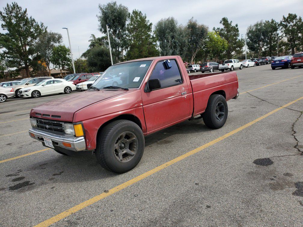 1989 nissan hardbody pick up NO LOW BALLERS PLEASE IS CHEAP ALREADY
