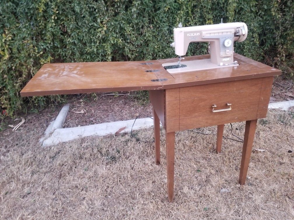 ELGIN Vintage SEWING MACHINE 690 Special Deluxe **MAKEanOFFER** for