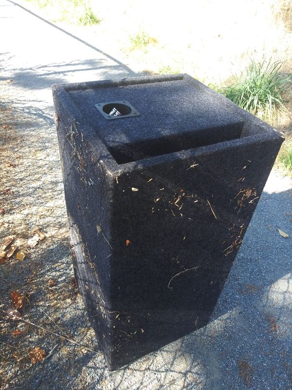 12 sub spk box bearly used super solid mdf wood 30 obo 