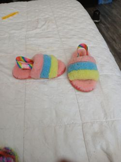 Kids Ugg Slippers Size 9 $15