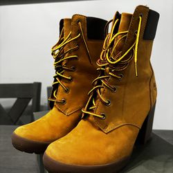 Women Timberlands Boot With Heel 