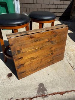 Drop-leaf table