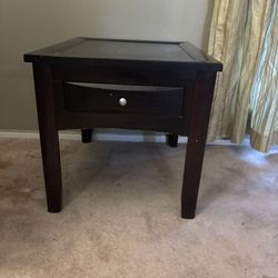 🪑 Wooden End Table w/ Drawer — Solid, Needs Refinish