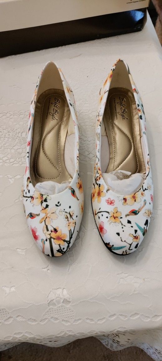 Beautiful Women's Shoes - 2 Sizes!