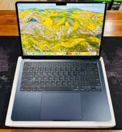 Apple MacBook AIR 13” M4 24GB RAM 512GB SSD with Apple Care+ TILL August 8 2028