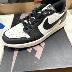 Jordan 1 Dunk Low Mocha   Men’s 9,10.11 