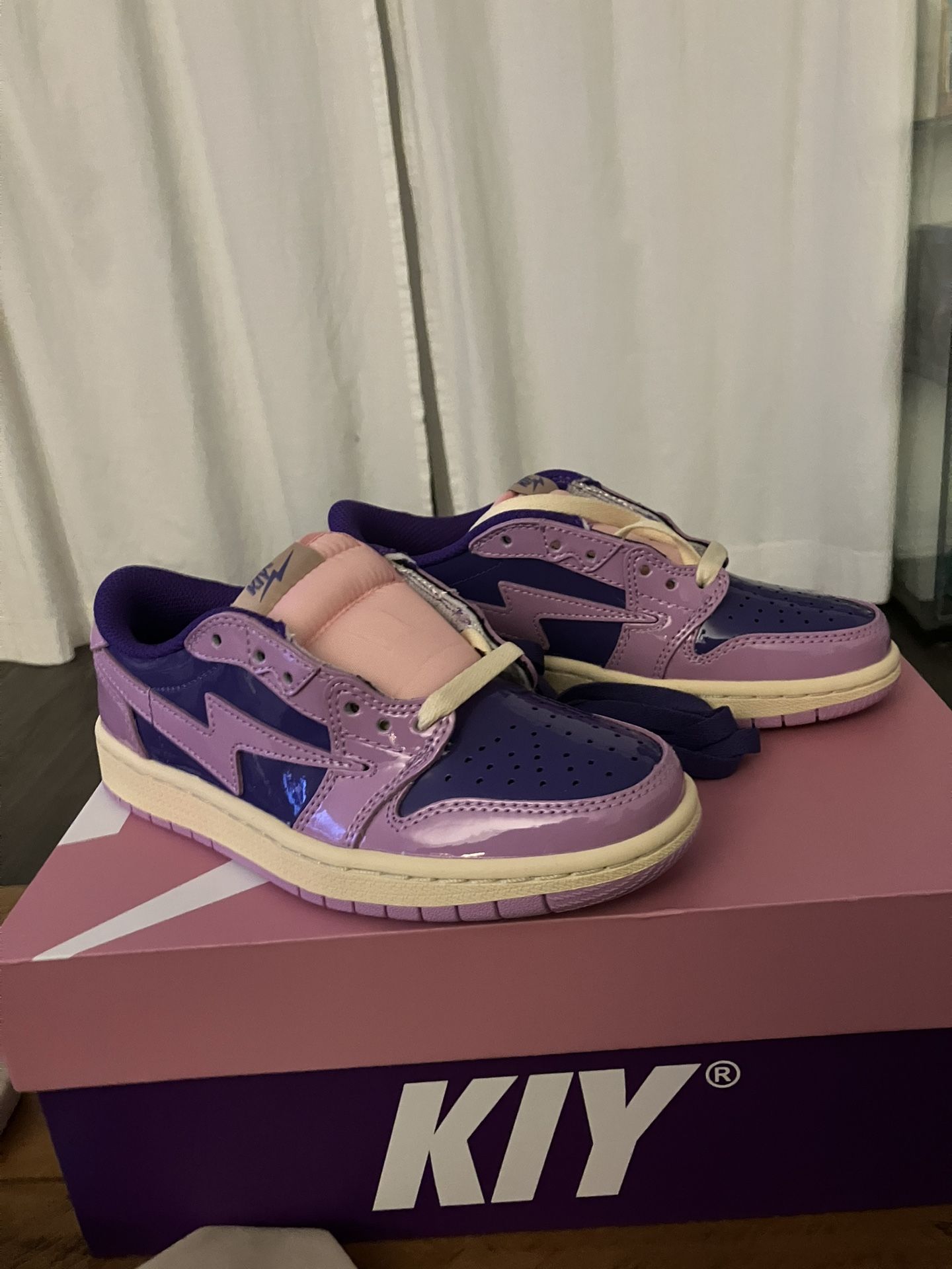 Brand new Never Worn Men’s 4 Women’s 5 Air Kiy Patent Leather Pink / Purple