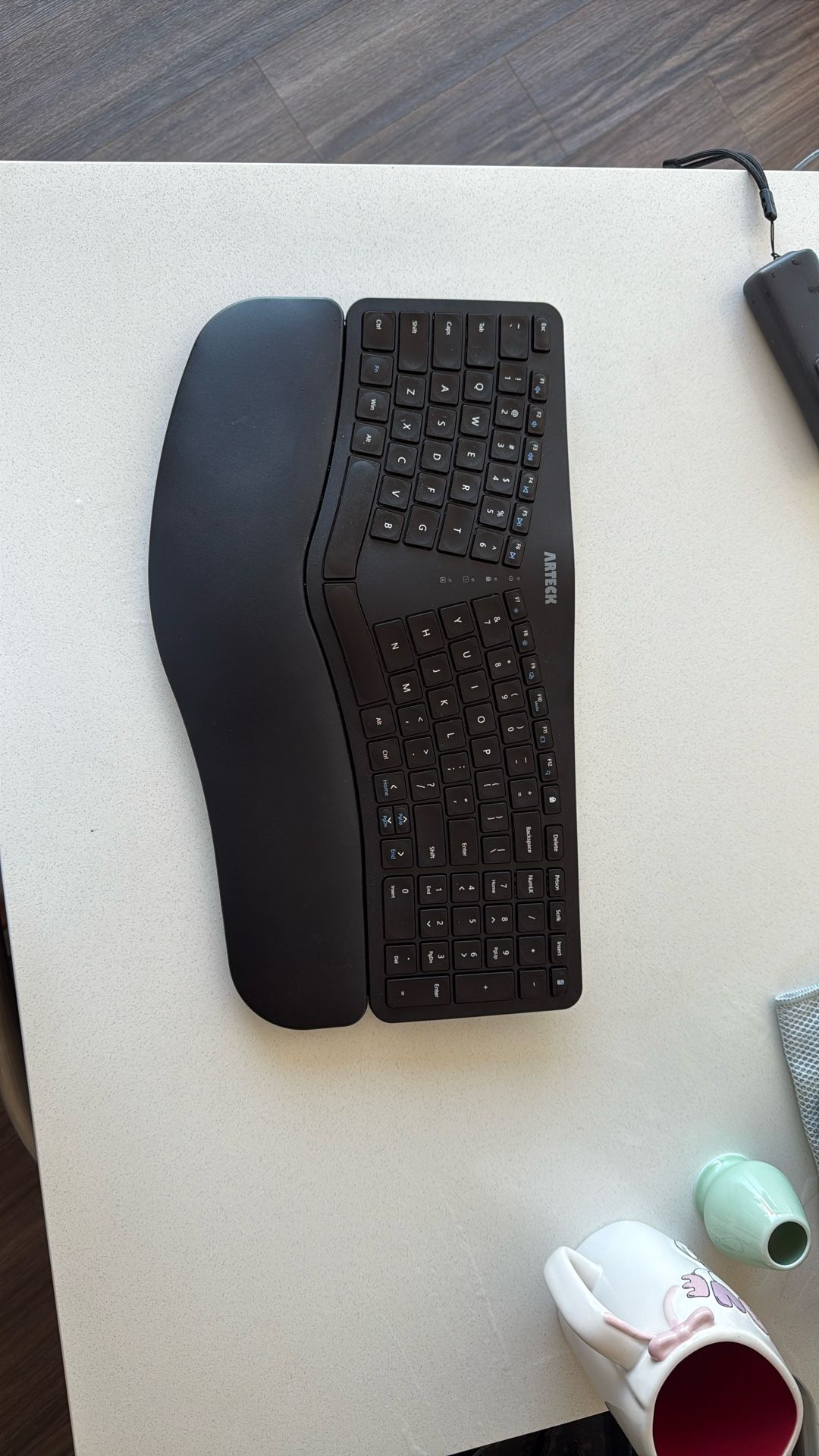 Ergonomic Keyboard - USB C charge