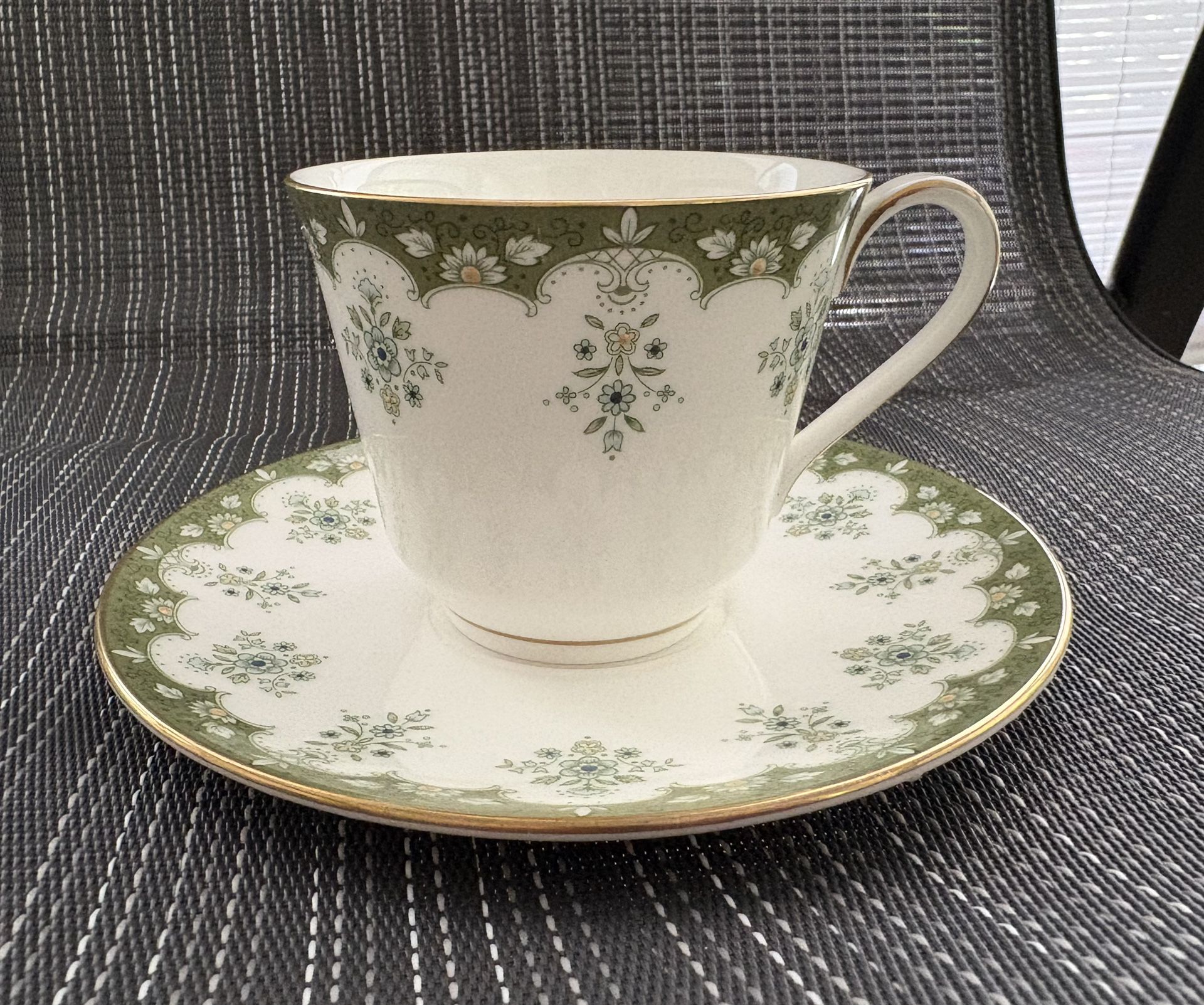 Ashmont by Royal Doulton Teacup & Saucer Set