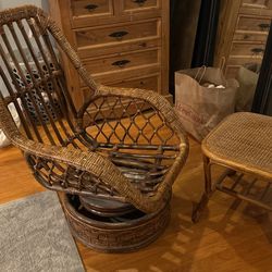 Unique Chair That Swivels W/ Side Table