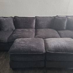 4 Seater Sofa With 2 Ottoman 