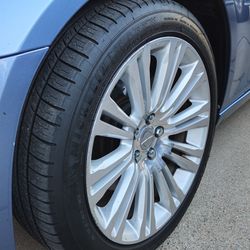 Chrysler 300 OEM wheels and tires