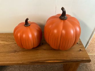 TWO VALERIE PARR HILL LIGHT UP PUMPKINS