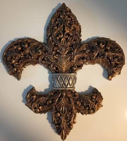 TWO SEPERATE LARGE BEAUTIFUL FLEUR DE LIS GOLD STONE WALL PLAQUES - $45 (Harahan)